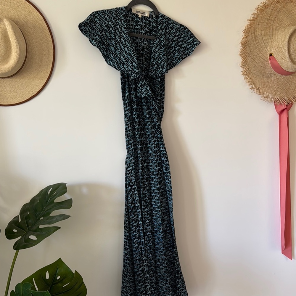 Diane Von Furstenberg Black and Light Blue Patterned Dress
